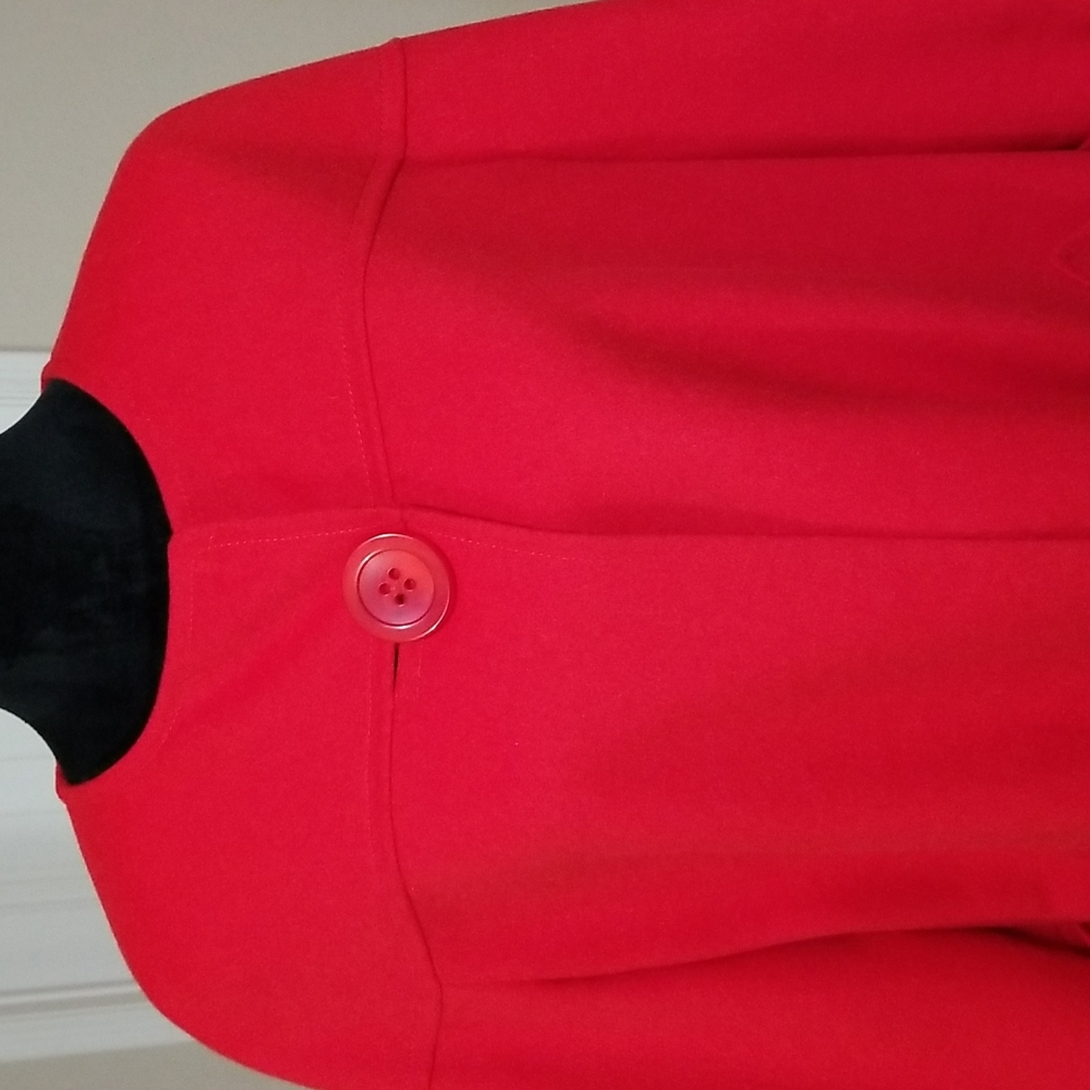 Ellen Tracy beautiful Red swing coat